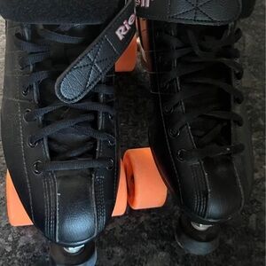 Riedell R3 Quad Skates - size 8